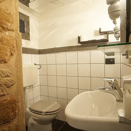 Casa Lerux Pensión 3*