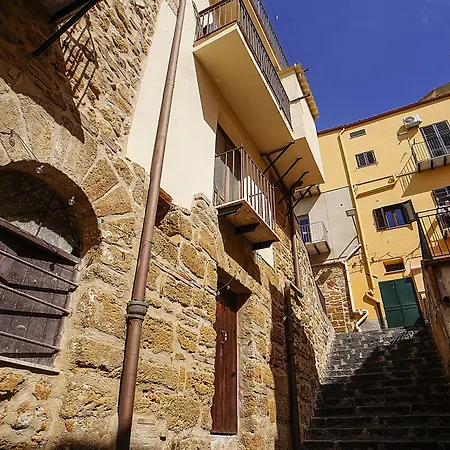 Casa Lerux 3*